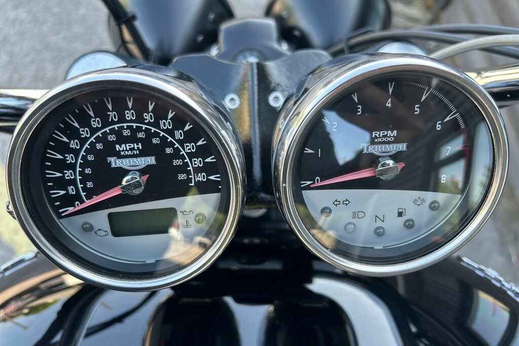 Triumph  955I Silver #14