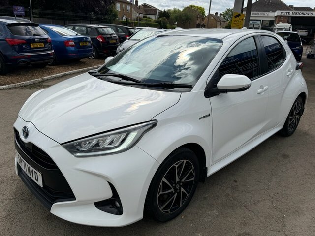 Toyota Yaris Vvt-h Design Hatchback SP71WYD White #3