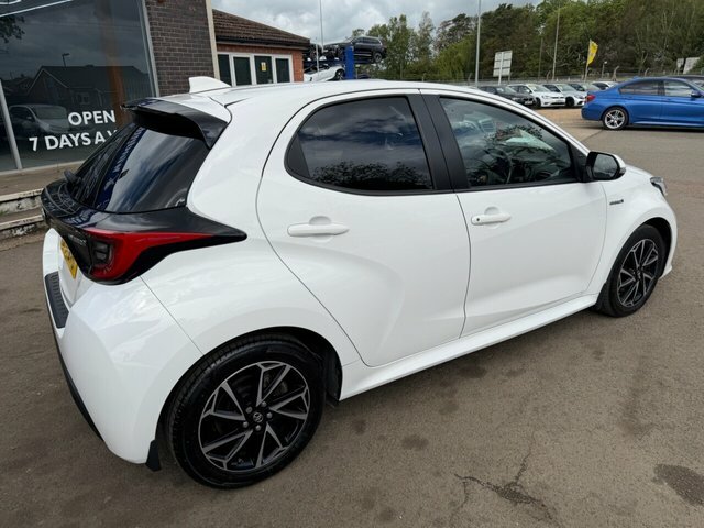 Toyota Yaris Vvt-h Design Hatchback SP71WYD White #5