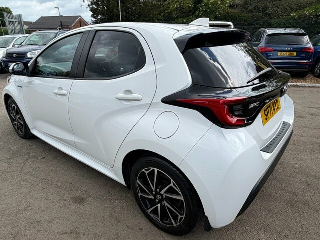 Toyota Yaris Vvt-h Design Hatchback SP71WYD White #4