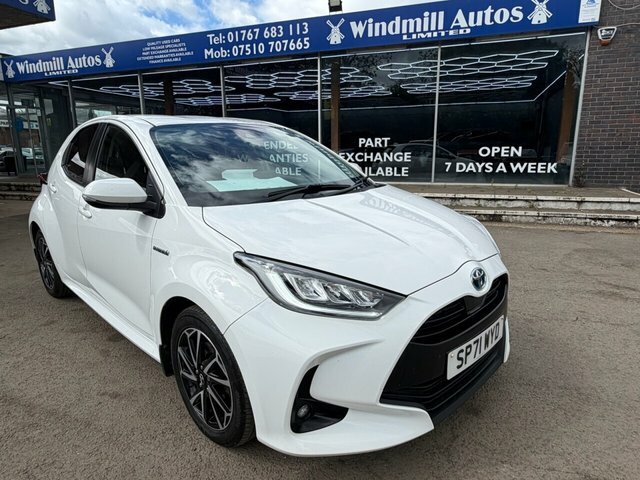 Toyota Yaris Vvt-h Design Hatchback SP71WYD White #2