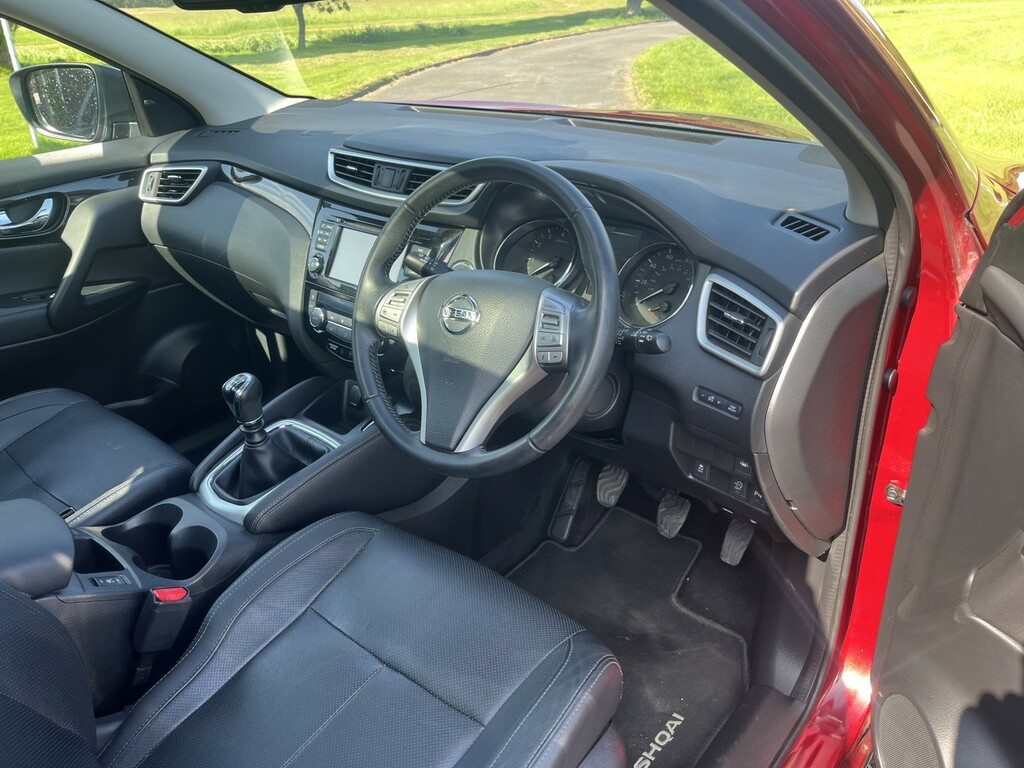 Nissan Qashqai 1.2 Dig-t Tekna Red #6