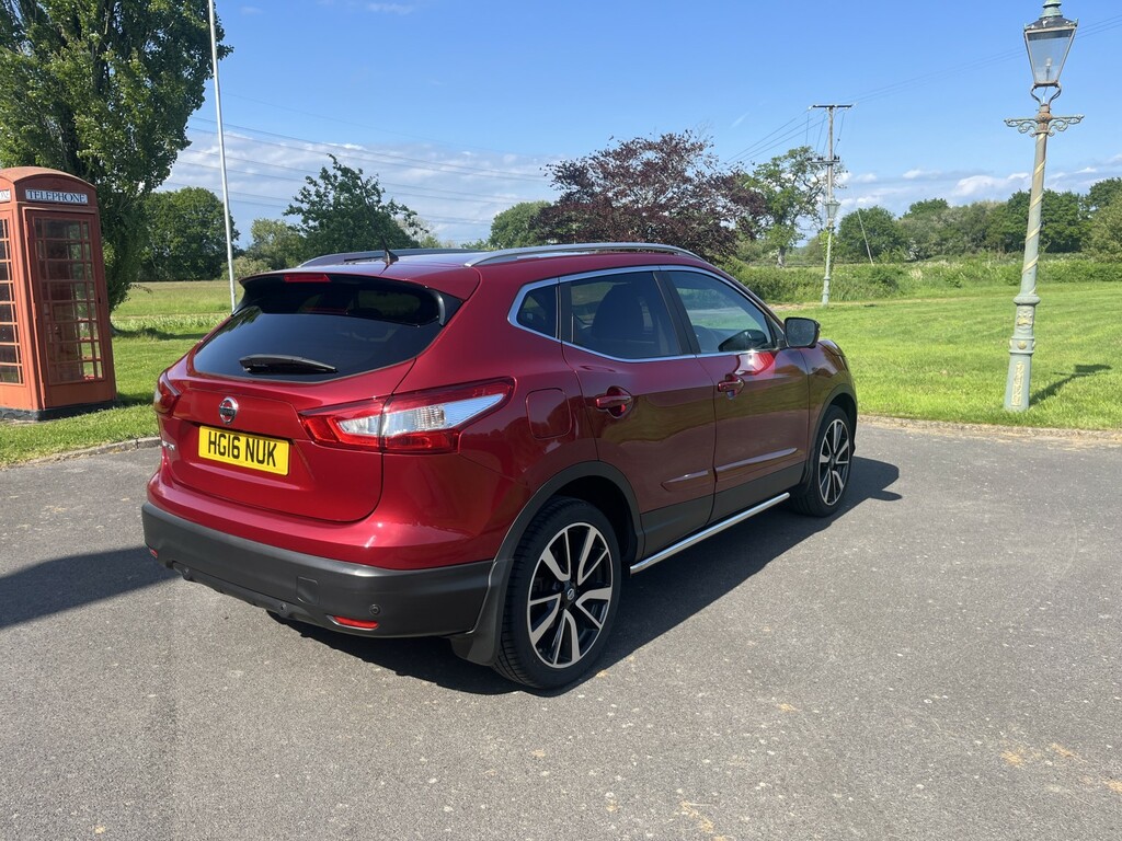 Nissan Qashqai 1.2 Dig-t Tekna Red #3