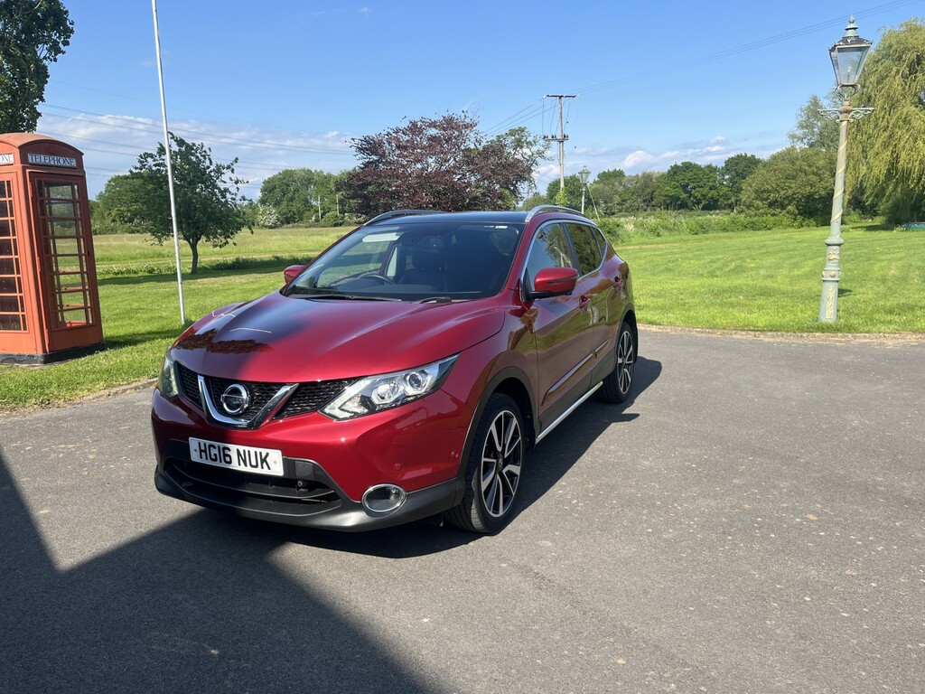 Nissan Qashqai 1.2 Dig-t Tekna Red