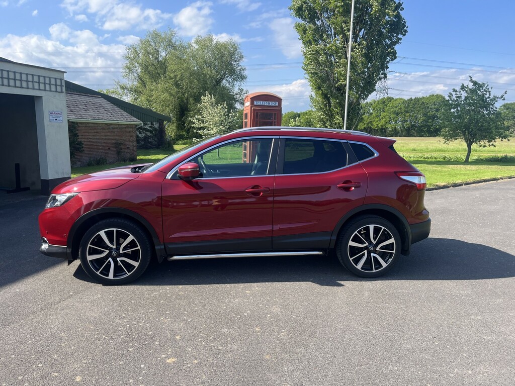 Nissan Qashqai 1.2 Dig-t Tekna Red #2