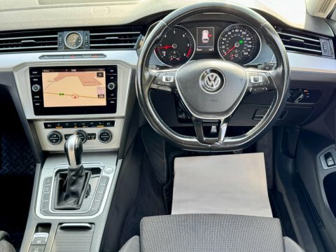 Volkswagen Passat 1.6 Tdi Se BK18XYP White #2