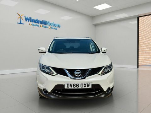 Nissan Qashqai 1.6 Dig-t Tekna DV66OXW White #4