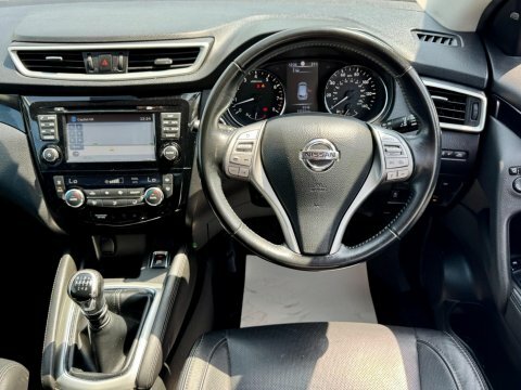 Nissan Qashqai 1.6 Dig-t Tekna DV66OXW White #2