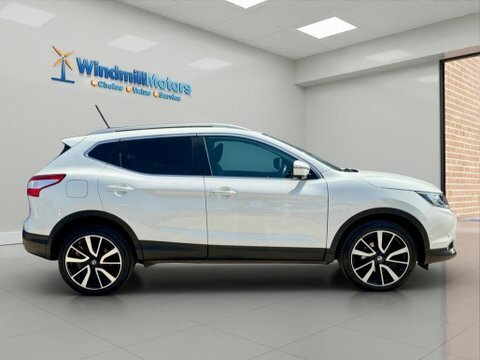 Nissan Qashqai 1.6 Dig-t Tekna DV66OXW White #3