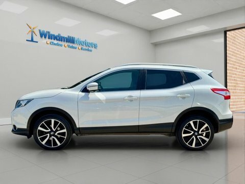Nissan Qashqai 1.6 Dig-t Tekna DV66OXW White #6