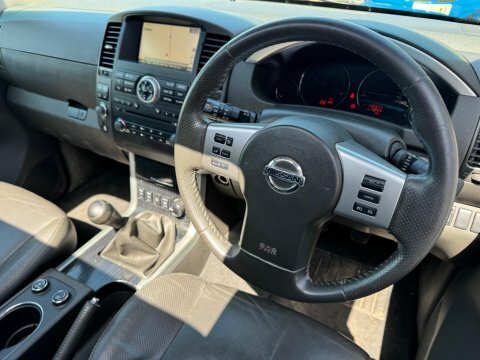 Nissan Pathfinder 2.5 Dci Tekna Black #2