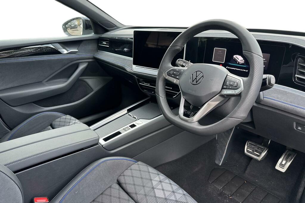 Volkswagen Passat R-line Phev S-a White #6