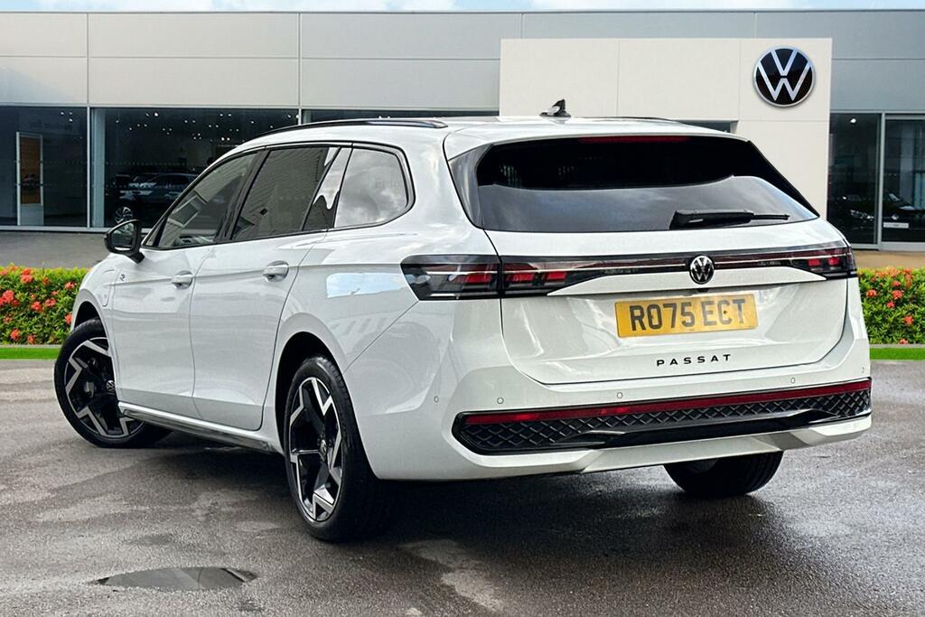 Volkswagen Passat R-line Phev S-a White #3