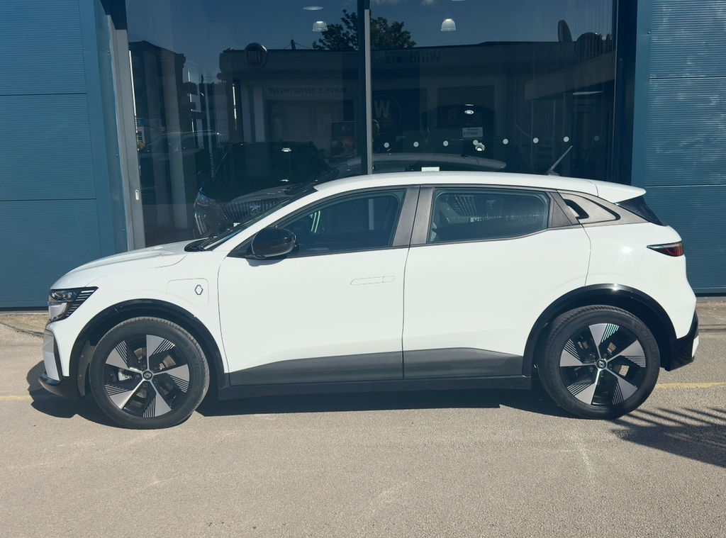Renault Megane E-Tech 60Kwh Equilibre Hatchback Optim YP23XJH White #4