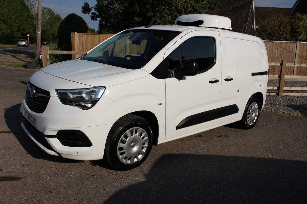 Vauxhall Combo 1.5 Refrigerated Sportive Van White