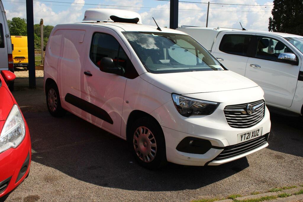 Vauxhall Combo 1.5 Refrigerated Sportive Van YT21XUZ White #4