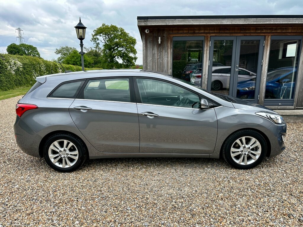 Hyundai I30 1.6 Crdi Blue Drive Style Nav Tourer Ma Grey #2