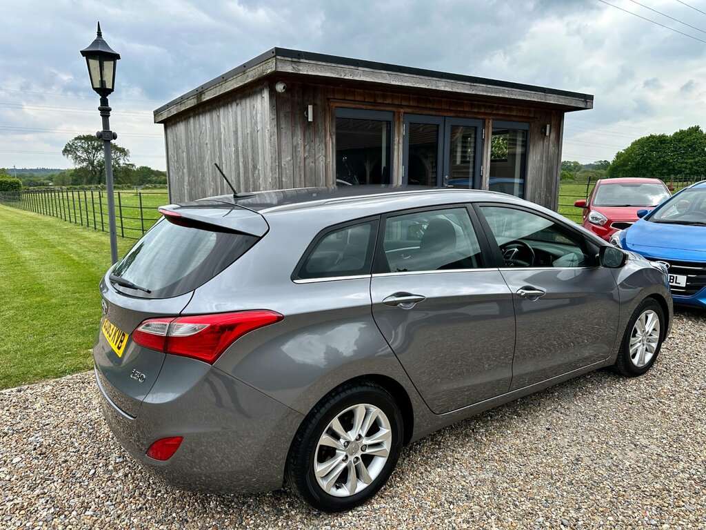 Hyundai I30 1.6 Crdi Blue Drive Style Nav Tourer Ma Grey #3