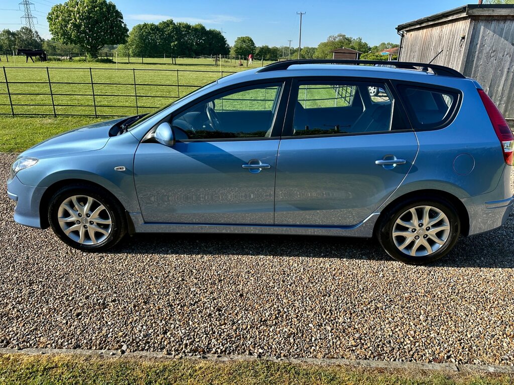 Hyundai I30 1.6 Crdi Comfort Estate Euro 5 11 Blue #5