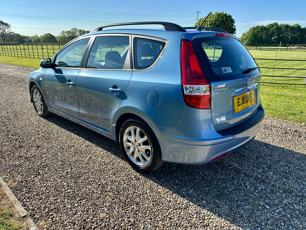 Hyundai I30 1.6 Crdi Comfort Estate Euro 5 11 Blue #4