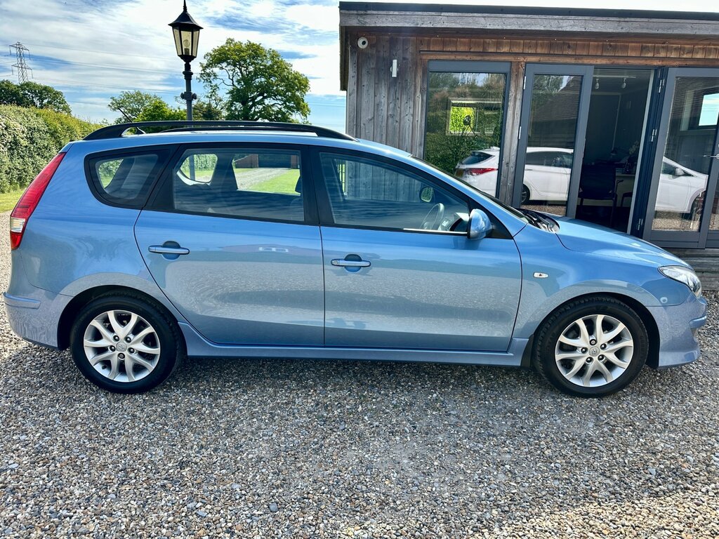 Hyundai I30 1.6 Crdi Comfort Estate Euro 5 11 Blue #2