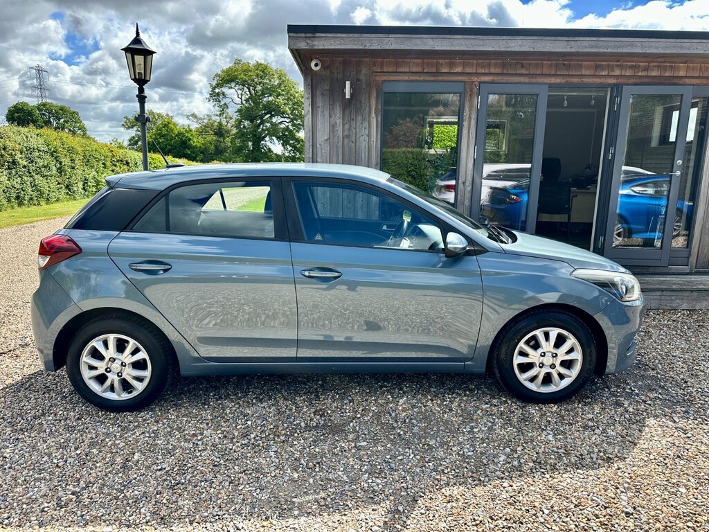 Hyundai I20 1.2 Se Hatchback Euro 6 84 Ps EX17YNR Blue #2