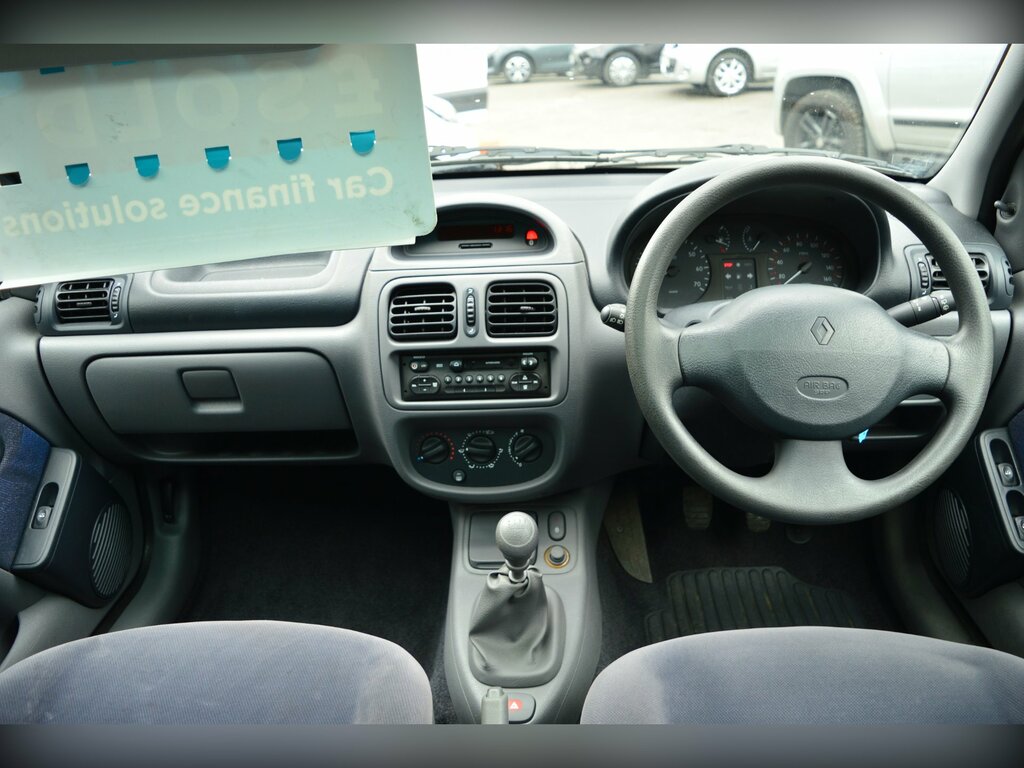 Renault Clio 1.4 Alize Hatchback White #3