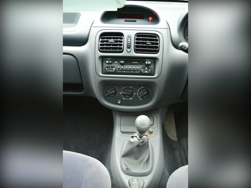 Renault Clio 1.4 Alize Hatchback White #12