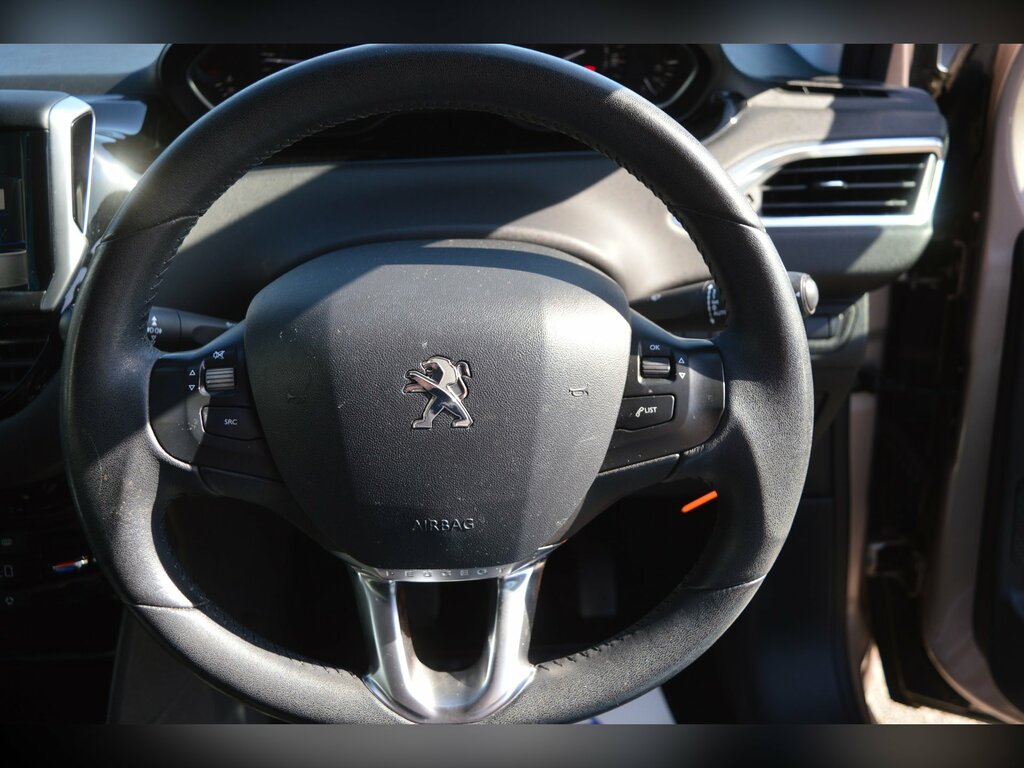 Peugeot 208 Hatchback VX63BYR Pink #3