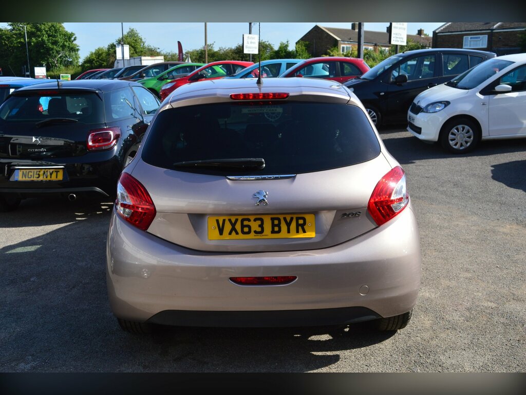 Peugeot 208 Hatchback VX63BYR Pink #4