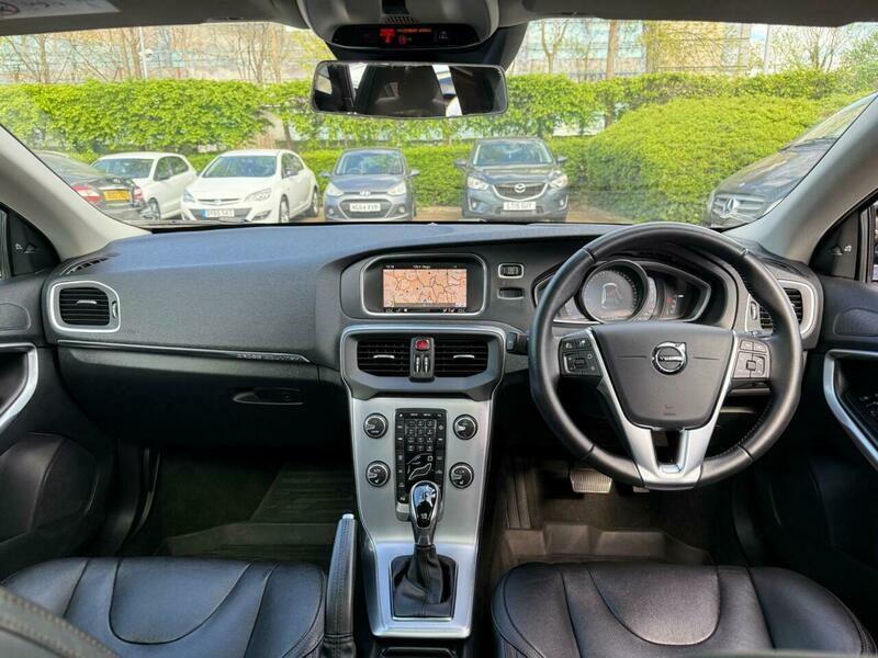 Volvo V40 1.5 T3 Gpf Pro KL18NXR Black #2