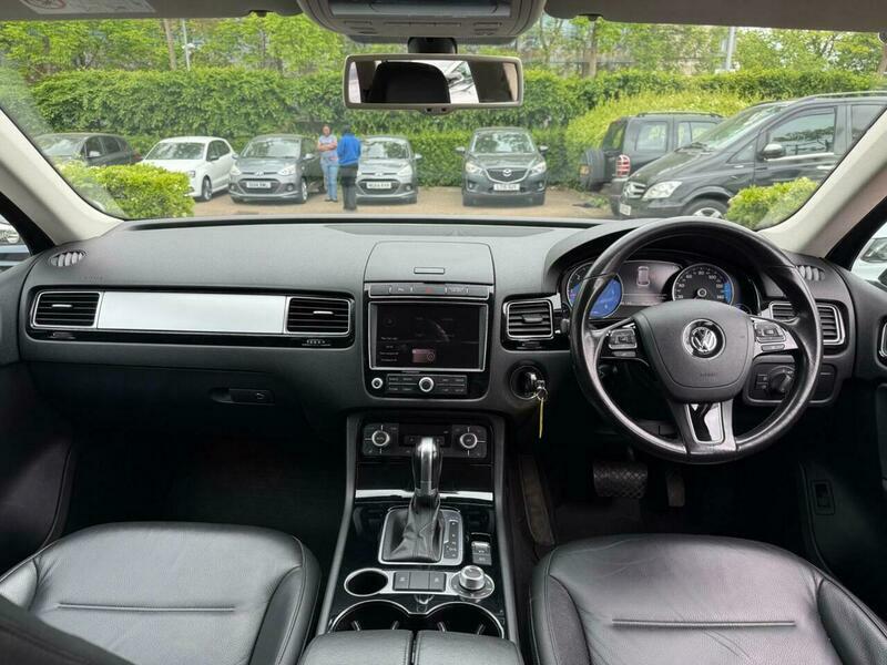Volkswagen Touareg 3.0 Tdi V6 Bluemotion PE65JWU Black #2