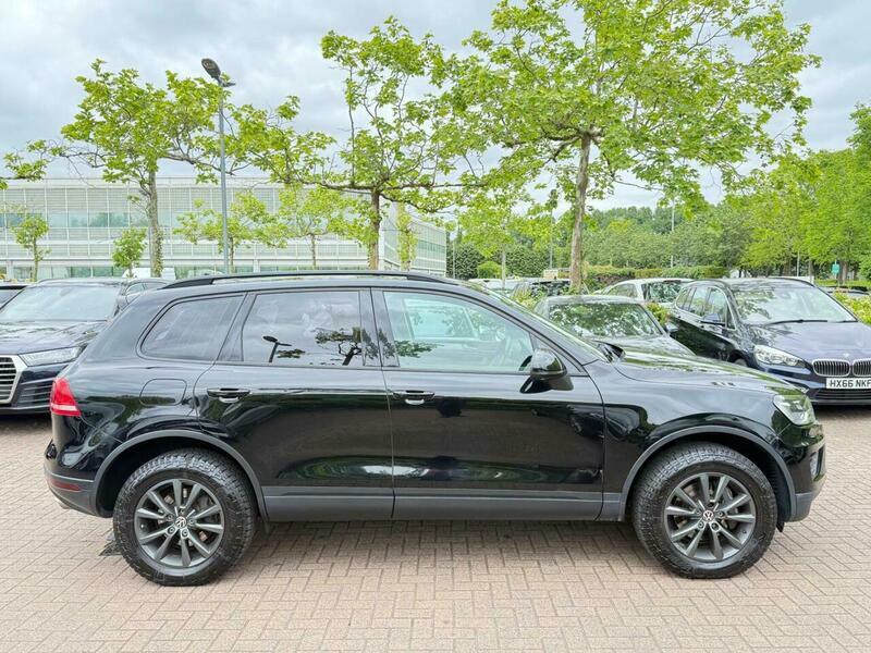 Volkswagen Touareg 3.0 Tdi V6 Bluemotion PE65JWU Black #3