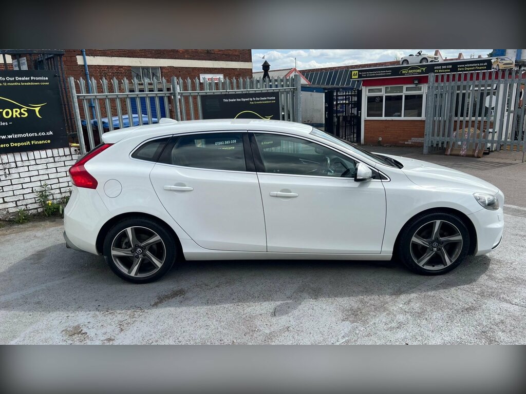 Volvo V40 1.6 D2 R-design Nav Hatchback Eu KN15RZG White #3