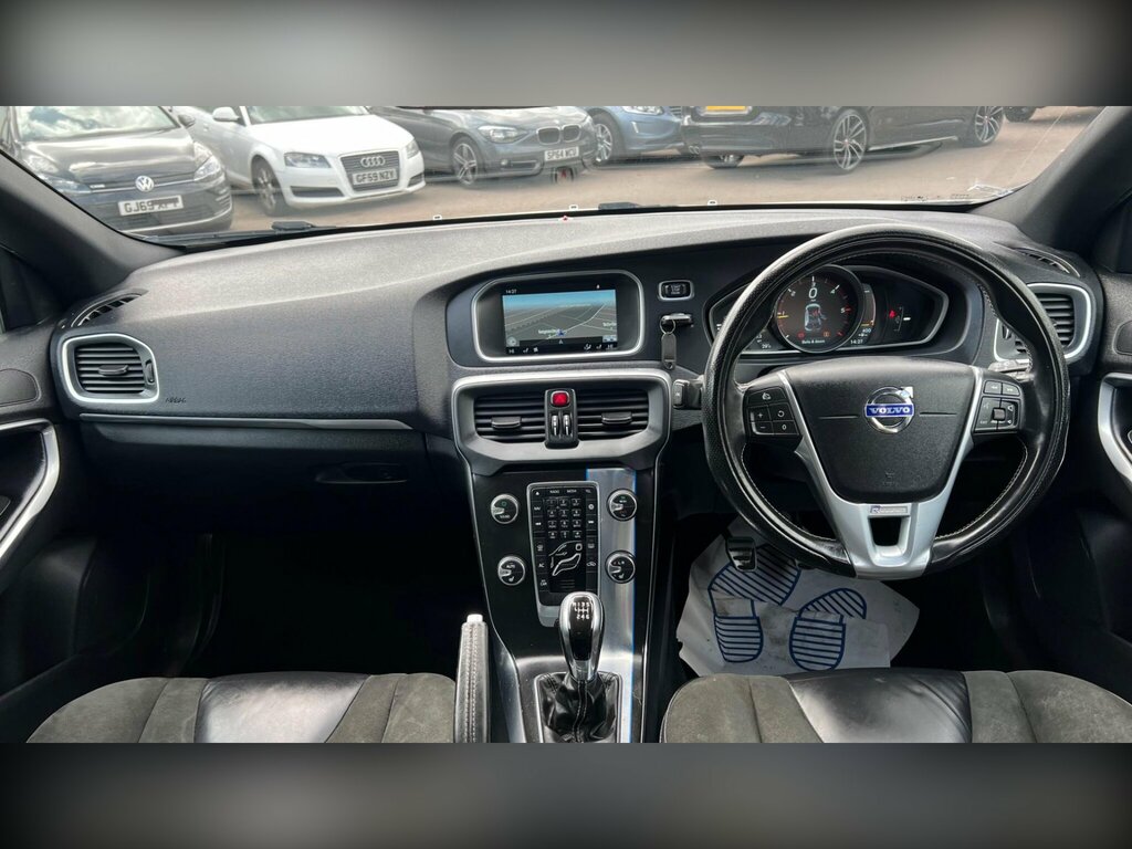 Volvo V40 1.6 D2 R-design Nav Hatchback Eu KN15RZG White #4