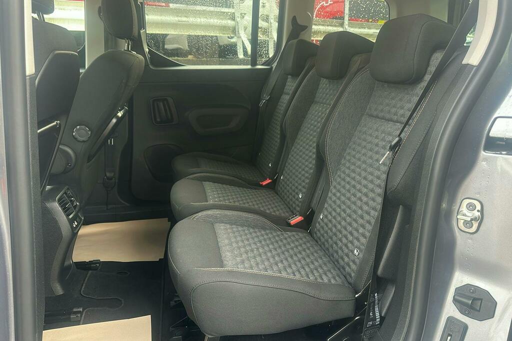 Peugeot e-Rifter 52Kwh Gt Standard Mpv PJ74UTU Green #4