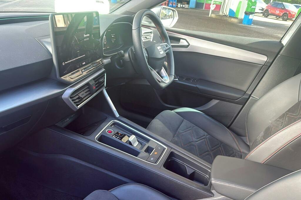 Seat Leon 1.5 Etsi Mhev Fr Estate Hybrid Dsg White #3