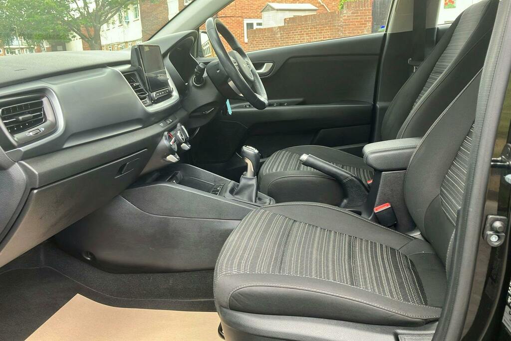 Kia Stonic 1.0 T-gdi 2 Suv LX73VGO Black #3