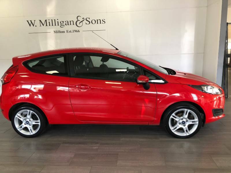 Ford Fiesta 1.25 Style - 2013 63 SV63XMR Red #3
