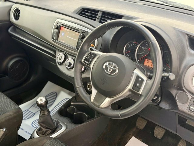 Toyota Yaris 1.0 Vvt-i Tr Hatchback Euro 5 6 White #3