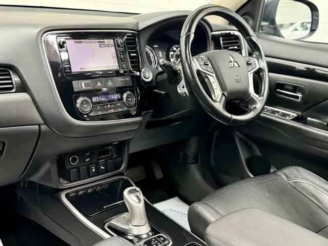 Mitsubishi Outlander 2.0H 12Kwh 4H Suv Plug-in Hybrid Cvt 4W WM17ULD Grey #3