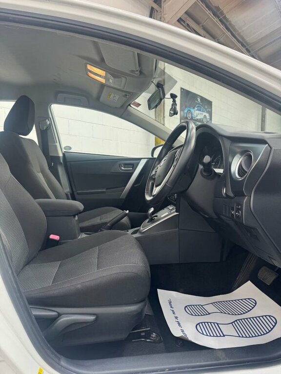 Toyota Auris Hatchback White #29