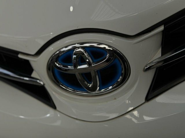 Toyota Auris Hatchback White #19