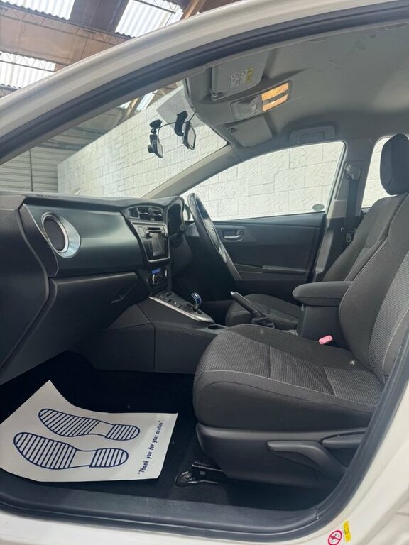 Toyota Auris Hatchback White #24