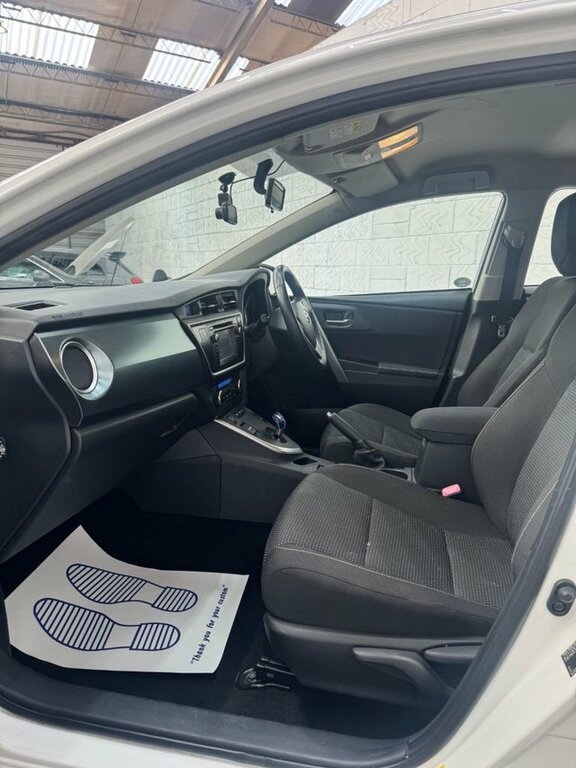 Toyota Auris Hatchback White #23