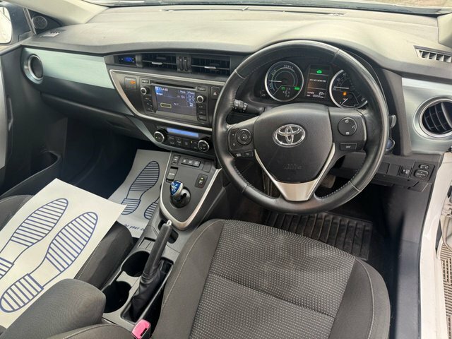 Toyota Auris Hatchback White #34