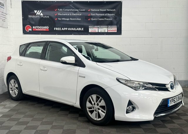 Toyota Auris Hatchback White #18