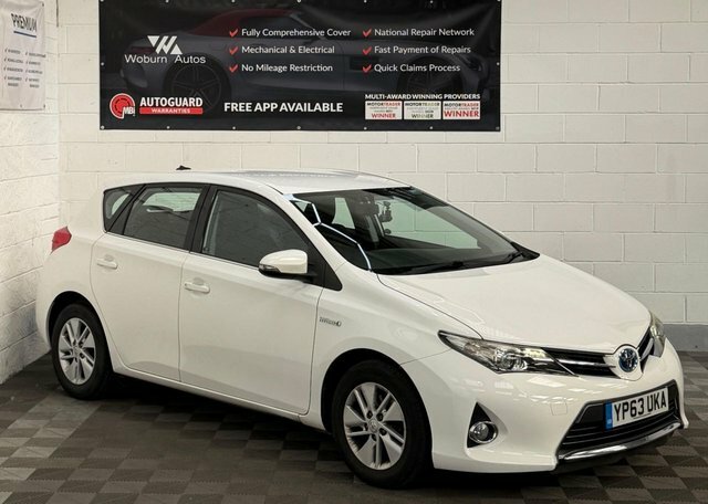 Toyota Auris Hatchback White #9