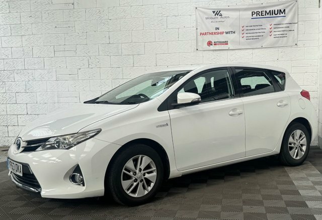 Toyota Auris Hatchback White #11