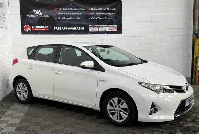 Toyota Auris Hatchback White #7